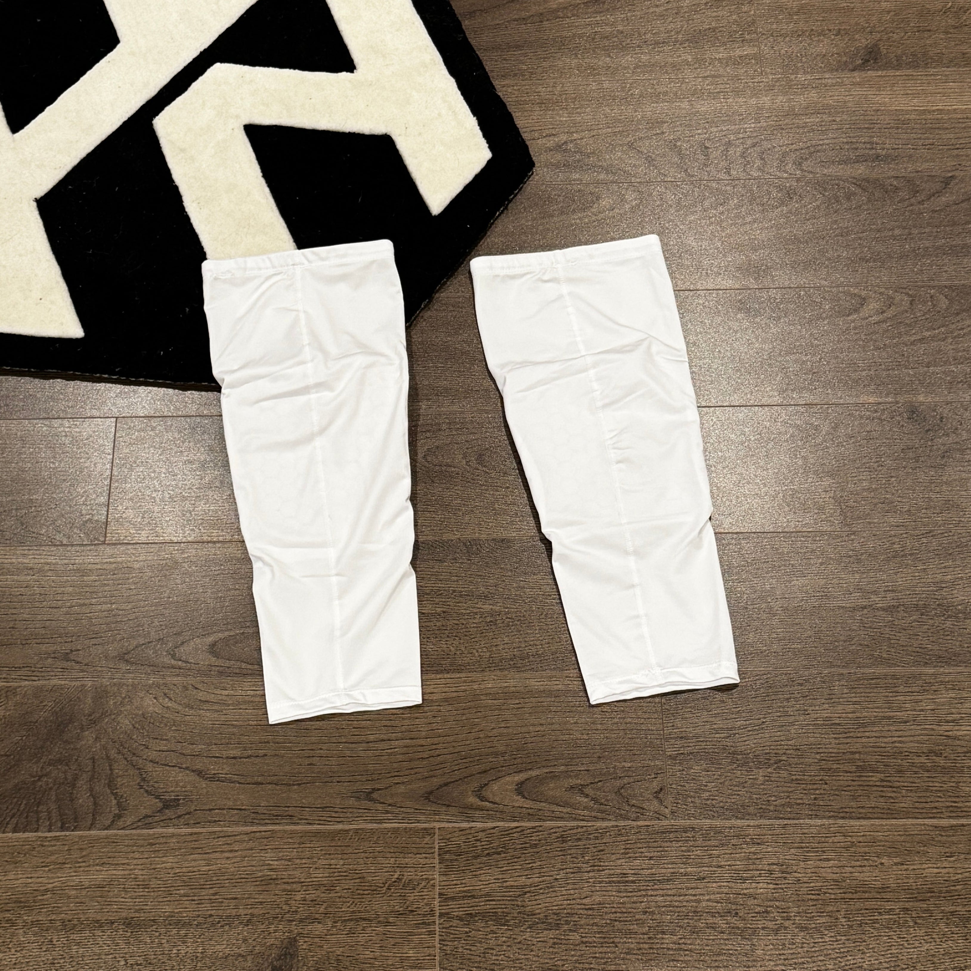 Elite Pro White Compression Padded Knee Sleeve