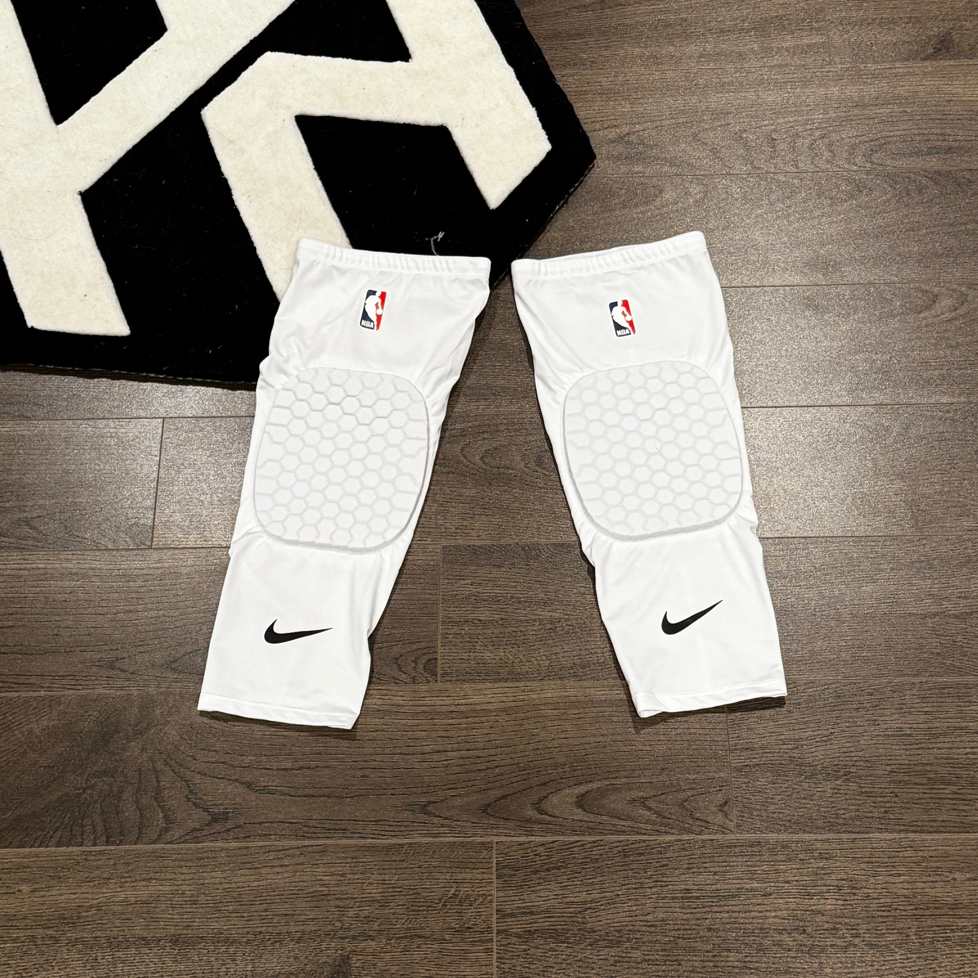 Elite Pro White Compression Padded Knee Sleeve